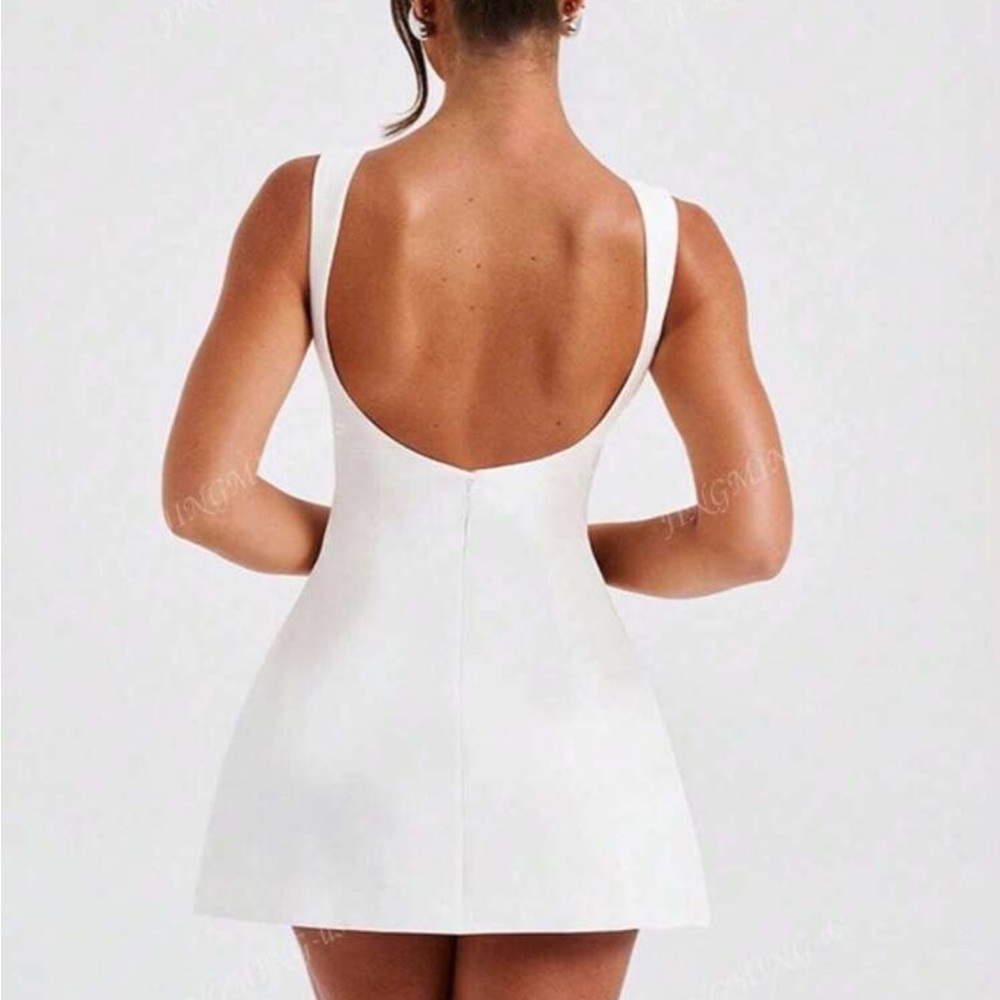 Elegant White Sleeveless Dress - Picture 2 of 2
